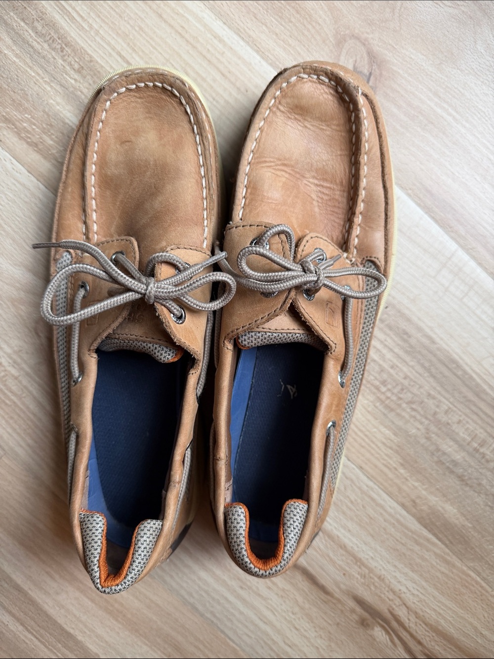 Sperry’s Classic Men’s Tan Leather Boat Shoes